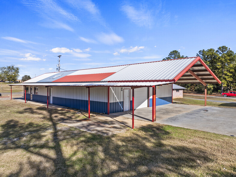 802 E Main St, Omaha, TX for sale - Building Photo - Image 2 of 16