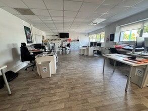 Rue de Bretagne, Saint-Ouen-l'Aumône for lease Interior Photo- Image 2 of 17