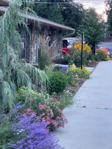 2036 N Cole Rd, Boise, ID à louer - Photo du bâtiment - Image 2 de 7