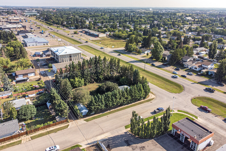 3302 50 Av, Lloydminster, AB à vendre - Photo du bâtiment - Image 3 de 15