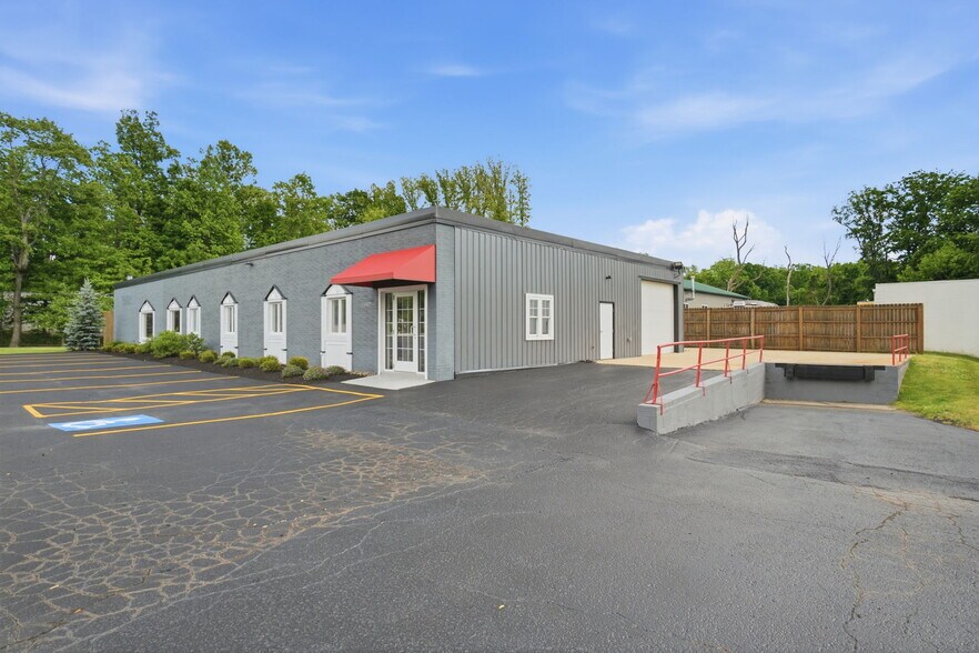 16821 Park Circle Dr, Chagrin Falls, OH à vendre - Photo du bâtiment - Image 1 de 33