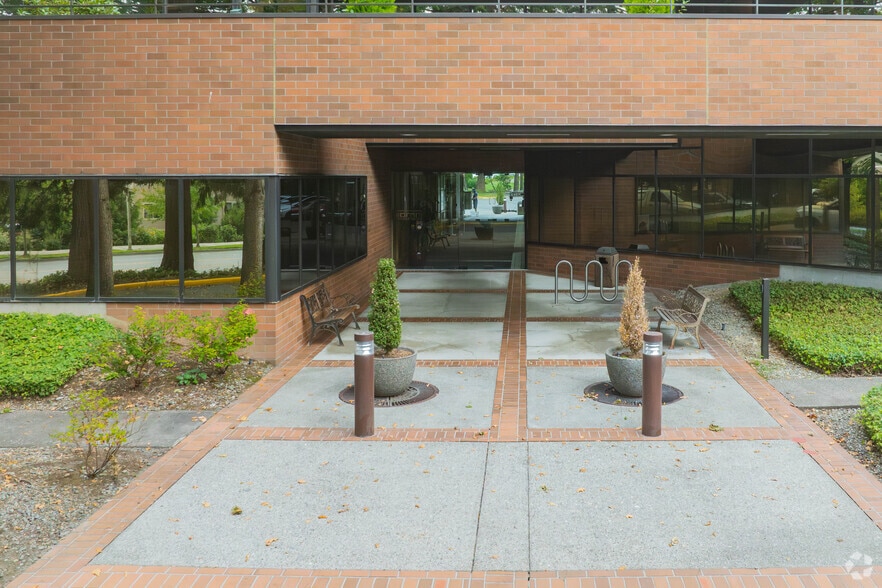 1010 S 336th St, Federal Way, WA for lease - Building Photo - Image 1 of 4