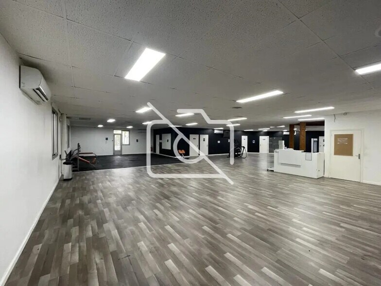 Retail in Bondoufle for sale - Building Photo - Image 1 of 4