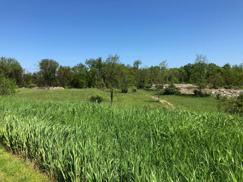 700 Mosites Way, Pittsburgh, PA à vendre - Photo du bâtiment - Image 2 de 2