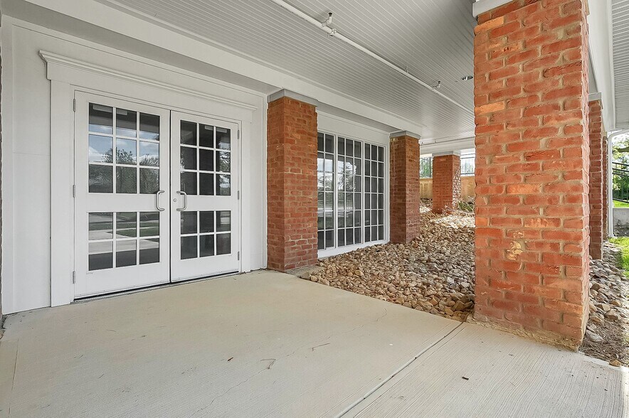 20 3rd St, New Albany, OH à louer - Photo du bâtiment - Image 2 de 10