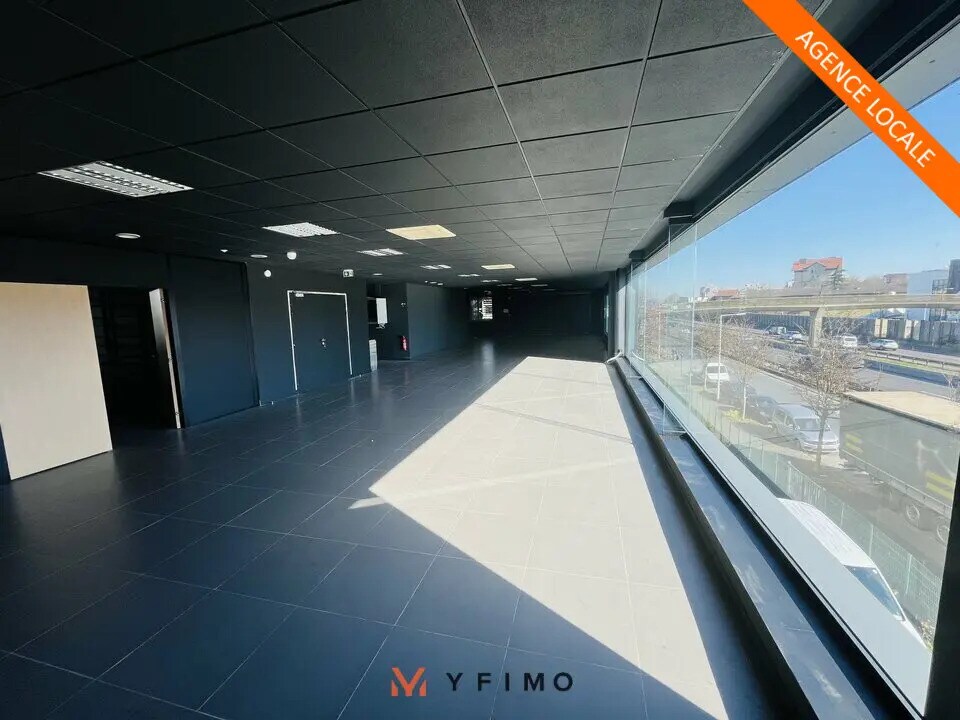 Flex dans Nanterre à louer Photo du bâtiment- Image 1 de 6