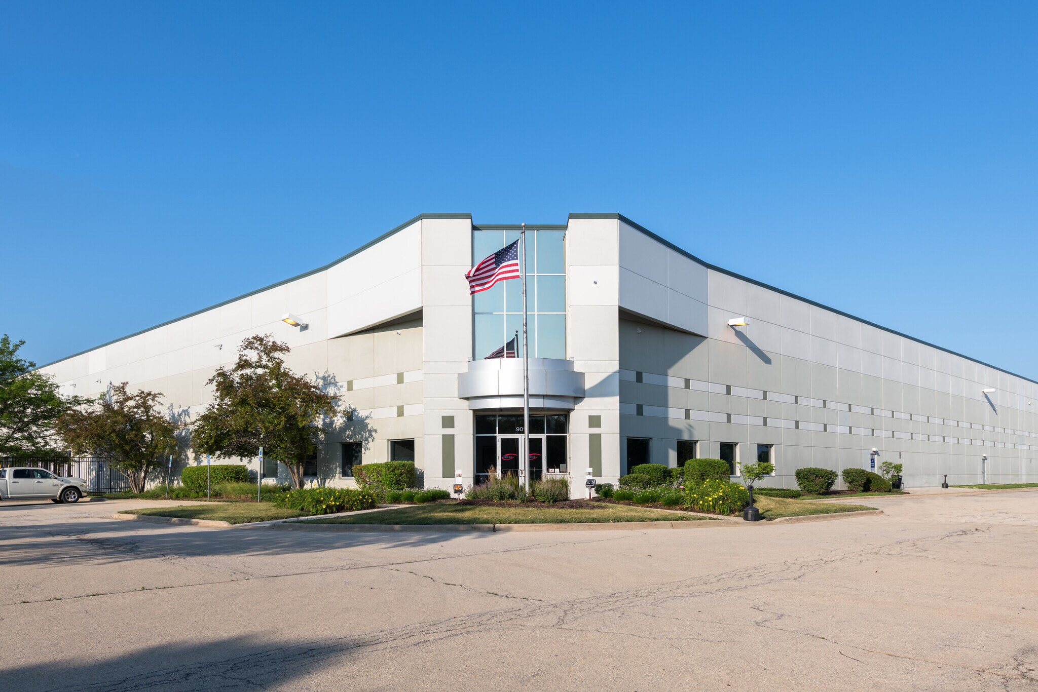 901 Carlow Dr, Bolingbrook, IL for lease Primary Photo- Image 1 of 8