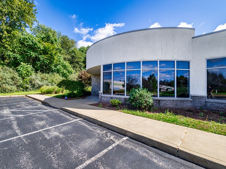 490 Park Dr, Weirton, WV à vendre - Photo du bâtiment - Image 2 de 16