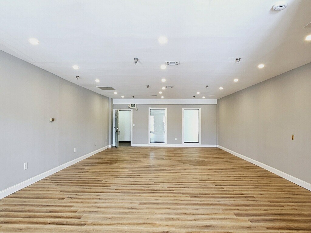 10176 Baltimore National Pike, Ellicott City, MD 21042 - Unit 206 -  - Interior Photo - Image 2 of 9