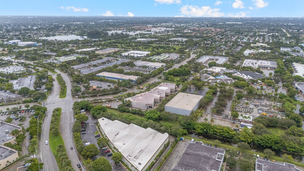 10300-10380 NW 53rd St, Sunrise, FL à louer - Photo du bâtiment - Image 2 de 47