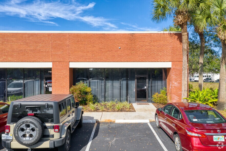 7151 University Blvd, Winter Park, FL à louer - Photo du bâtiment - Image 3 de 5
