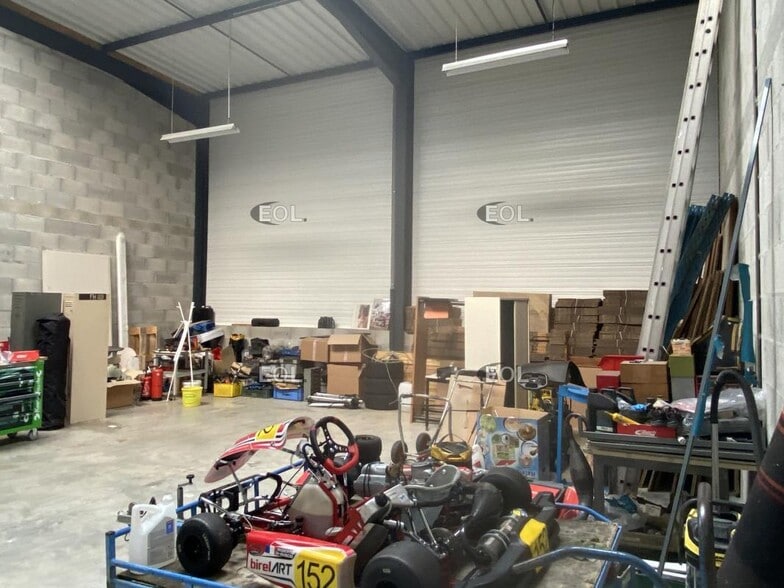 Industrial in Toussieu for lease - Interior Photo - Image 3 of 7