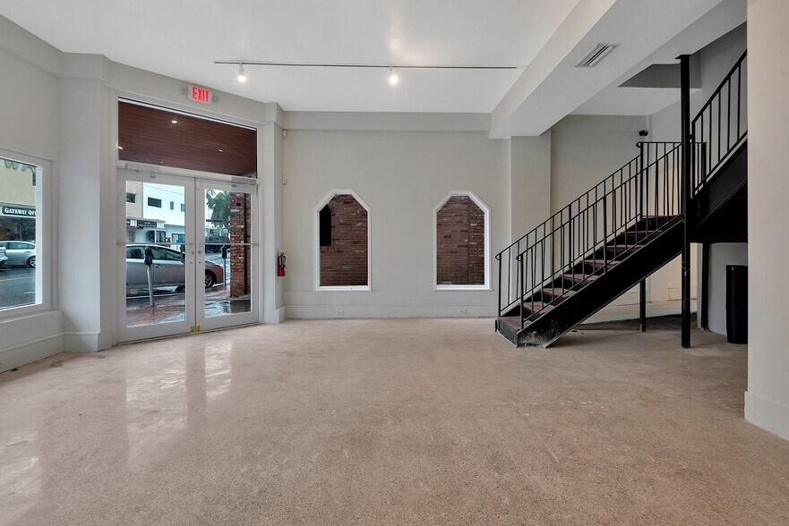 910 NE 19th Ave, Fort Lauderdale, FL à vendre - Photo du bâtiment - Image 2 de 17