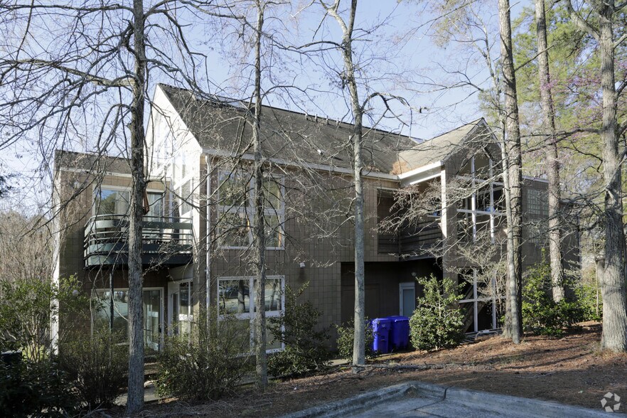 976 Martin Luther King Jr Blvd, Chapel Hill, NC à louer - Photo du bâtiment - Image 2 de 10