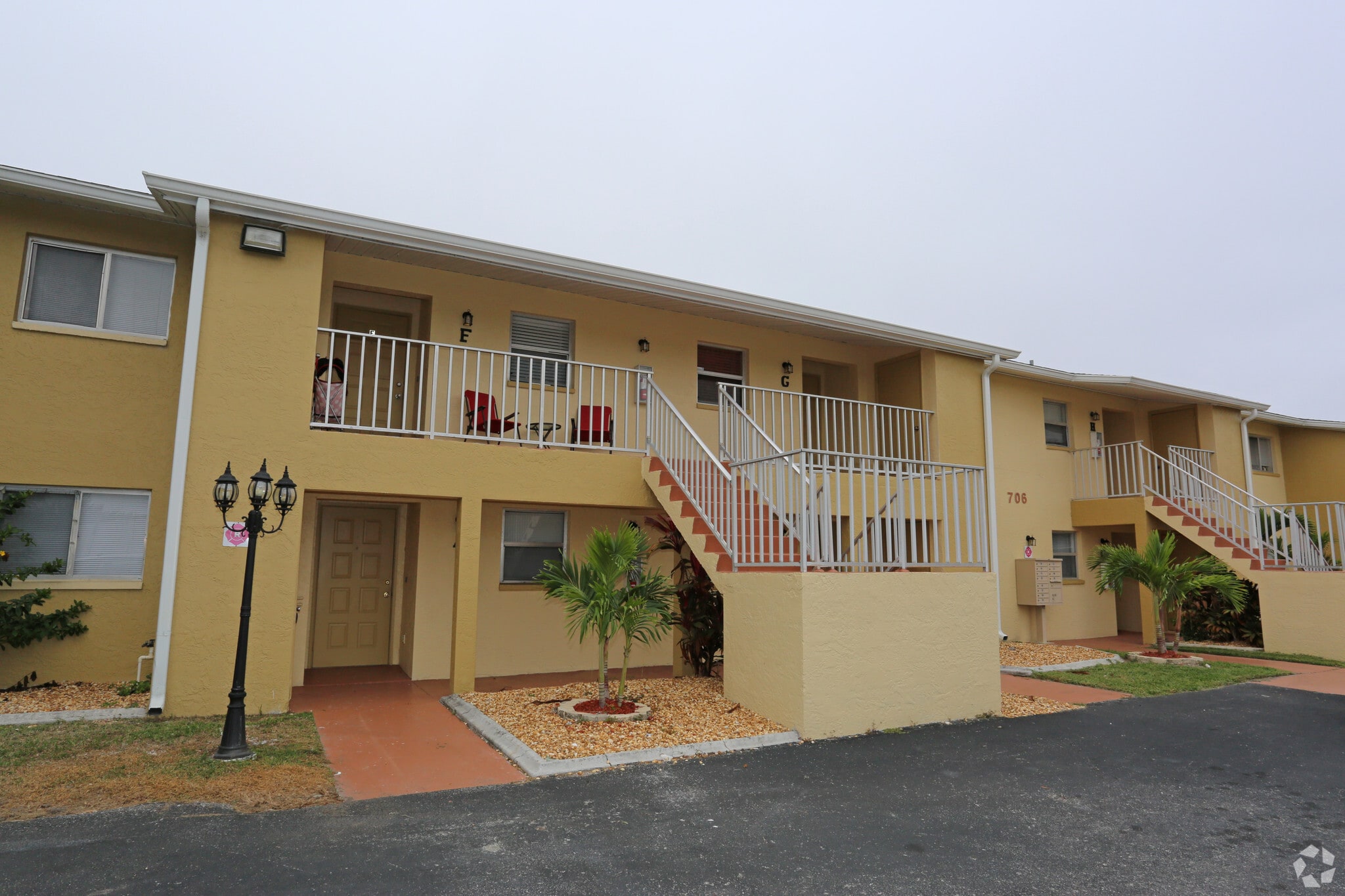 706 SE 13th Ct, Cape Coral, FL for sale Primary Photo- Image 1 of 44