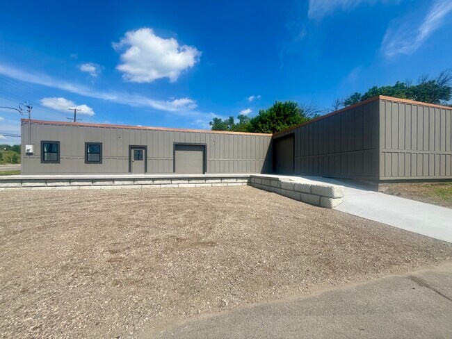 Plus de détails pour 76 21st St, Newport, MN - Industriel à vendre