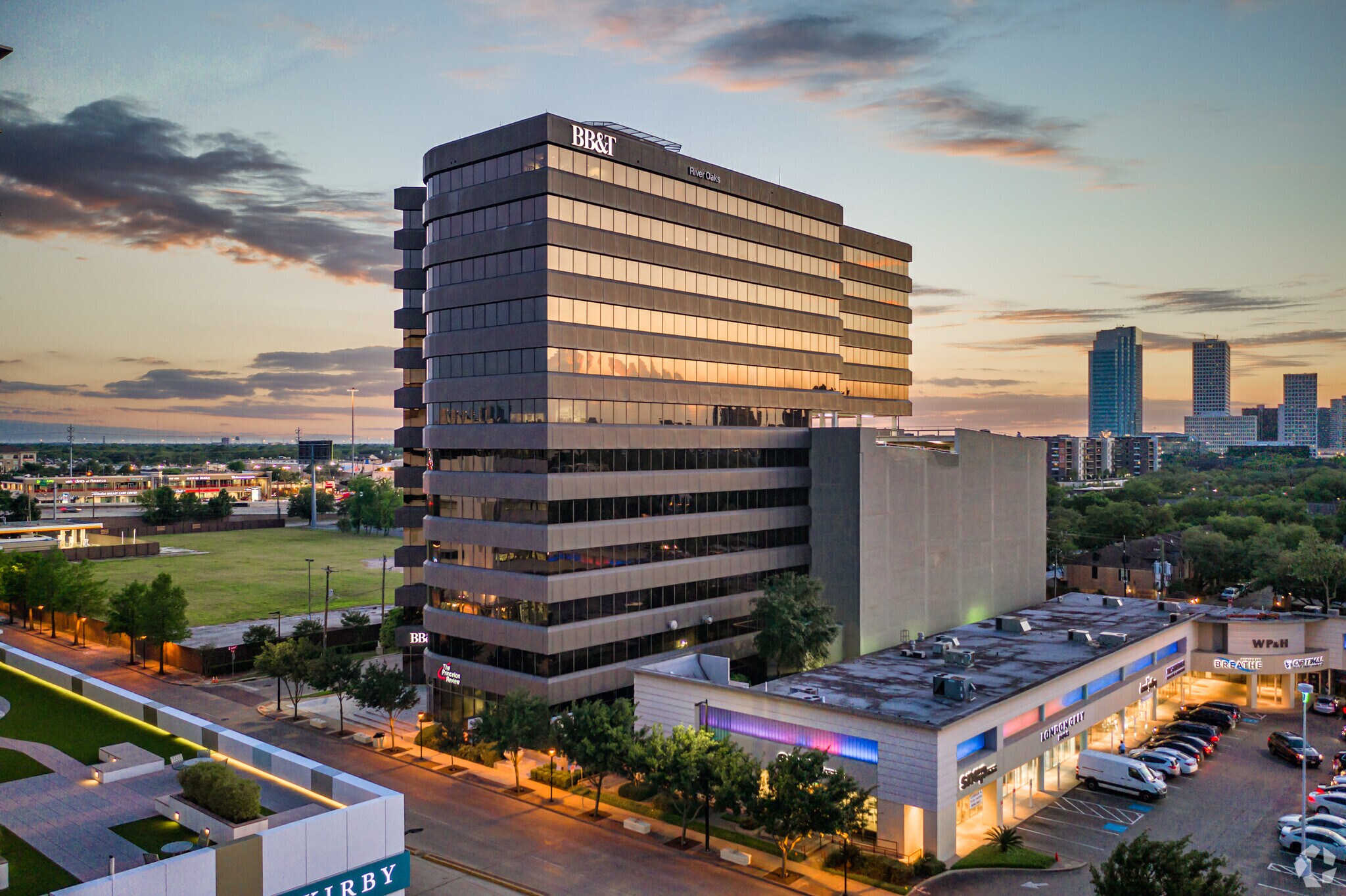3730 Kirby Dr, Houston, TX à louer Photo du bâtiment- Image 1 de 9
