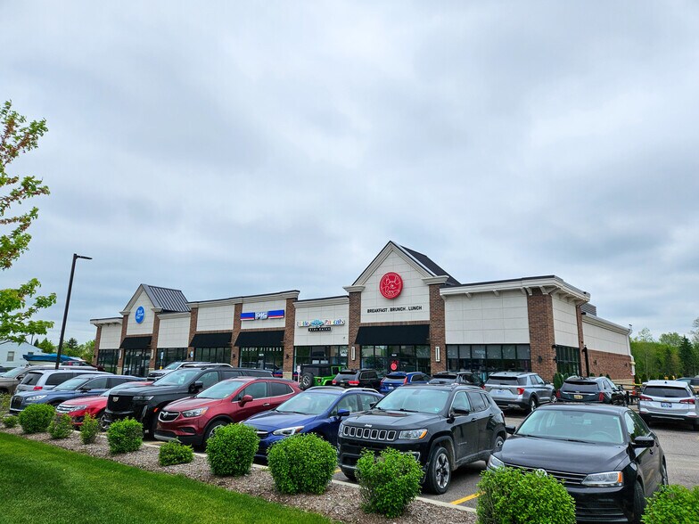 56288 Van Dyke Ave, Shelby Township, MI for lease - Building Photo - Image 1 of 3