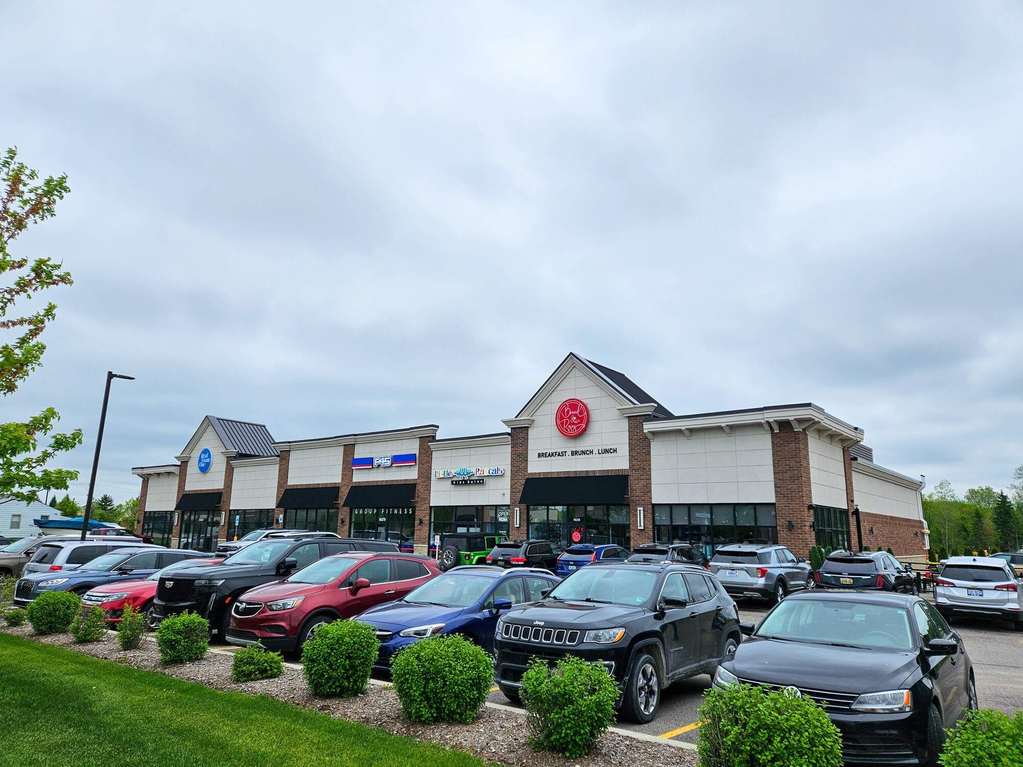 56288 Van Dyke Ave, Shelby Township, MI for lease Building Photo- Image 1 of 4