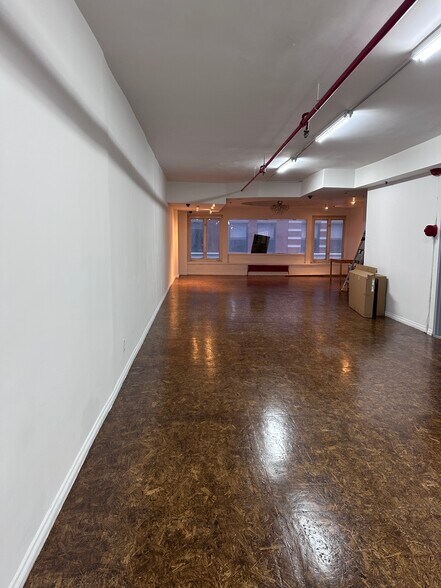 32 W 32nd St, New York, NY for lease - Interior Photo - Image 2 of 5