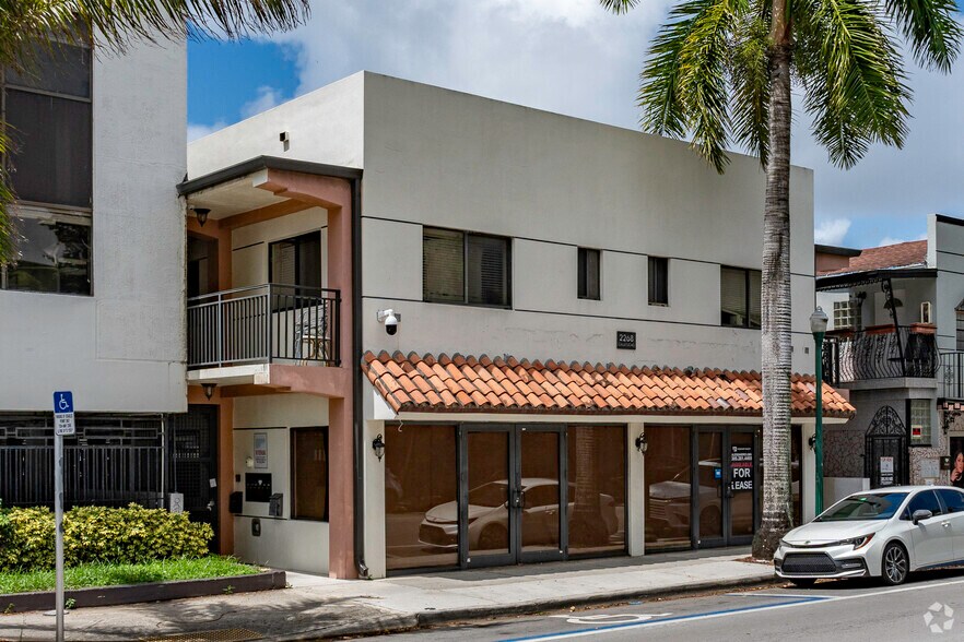2268 SW 8th St, Miami, FL à louer - Photo principale - Image 2 de 5