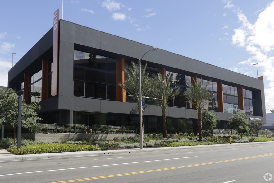 840 apollo St, El Segundo, CA à louer - Photo du bâtiment - Image 3 de 10