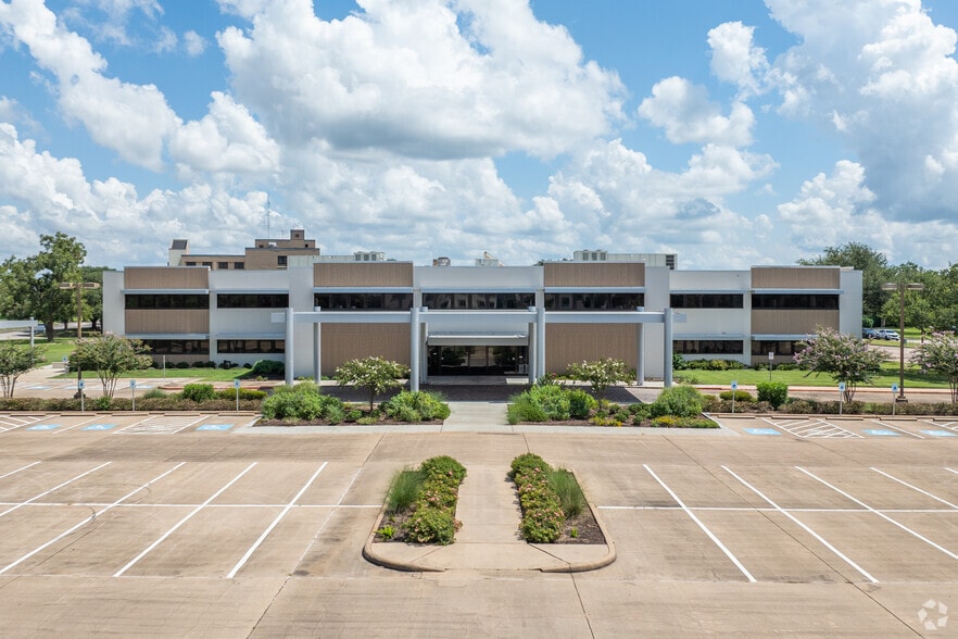 2100 Regional Medical Dr, Wharton, TX à vendre - Photo du bâtiment - Image 2 de 30