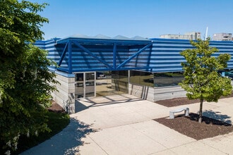 700 Kms Pl, Ann Arbor, MI à louer Photo du bâtiment- Image 1 de 11