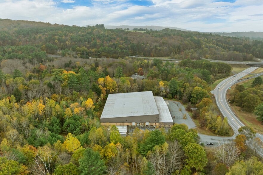 326 Dartmouth College Hwy, Lebanon, NH for sale - Building Photo - Image 1 of 15