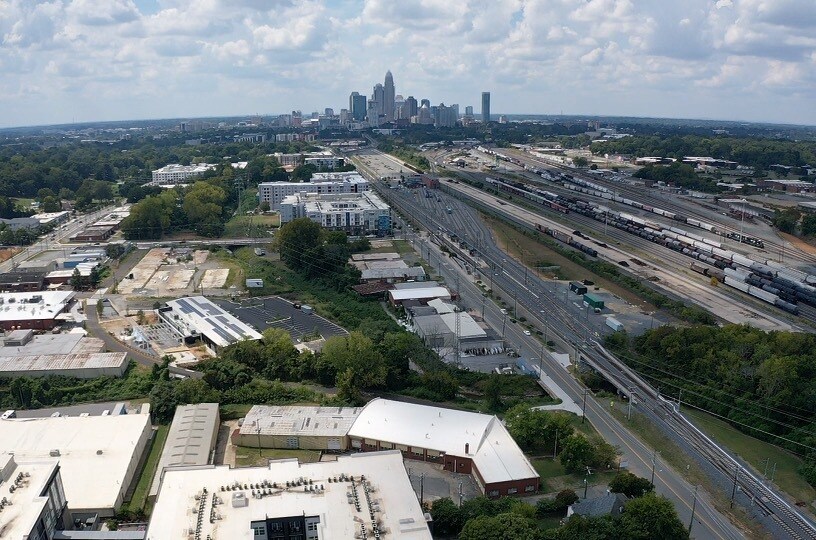 2414 N Brevard St, Charlotte, NC à louer - Photo du bâtiment - Image 3 de 7