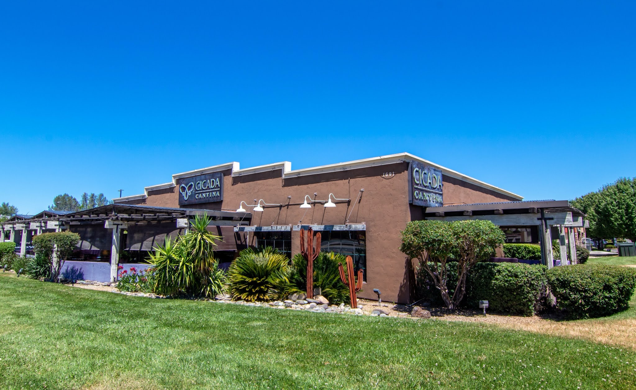 1611-1627 Hilltop Dr, Redding, CA for lease Building Photo- Image 1 of 9