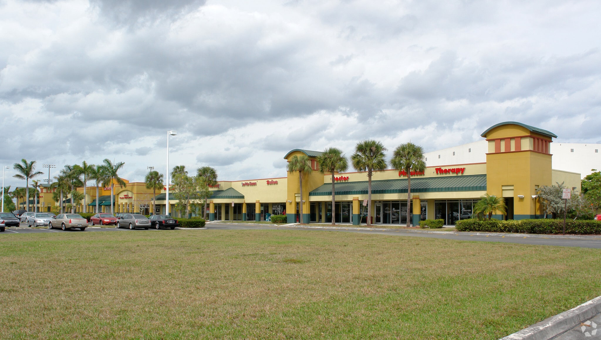 7642-7686 Nob Hill Rd, Tamarac, FL for lease Primary Photo- Image 1 of 4