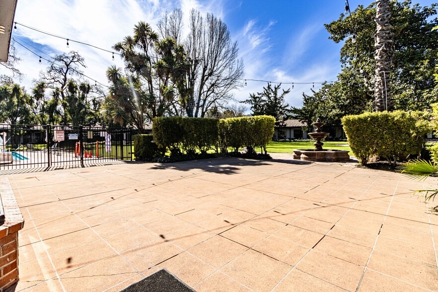 250 Entrada Dr, Novato, CA for lease - Building Photo - Image 2 of 15