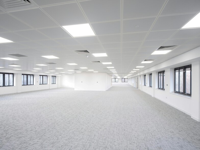 595 Calder Rd, Edinburgh for lease - Interior Photo - Image 3 of 3