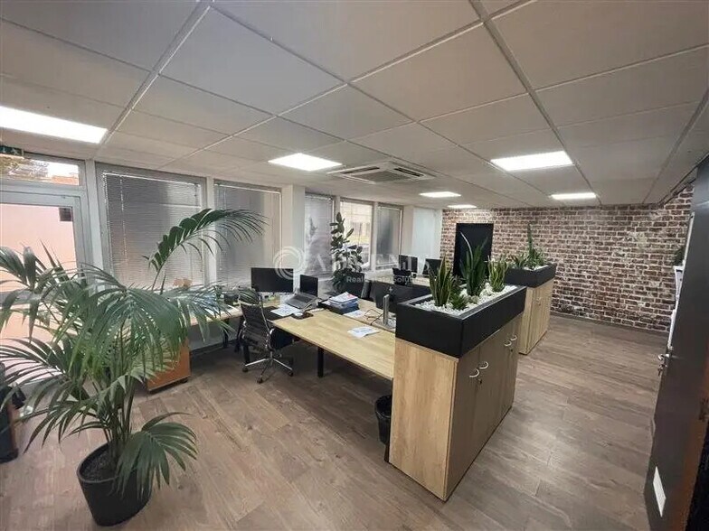 Office in Neuilly-sur-Marne for lease - Interior Photo - Image 1 of 8