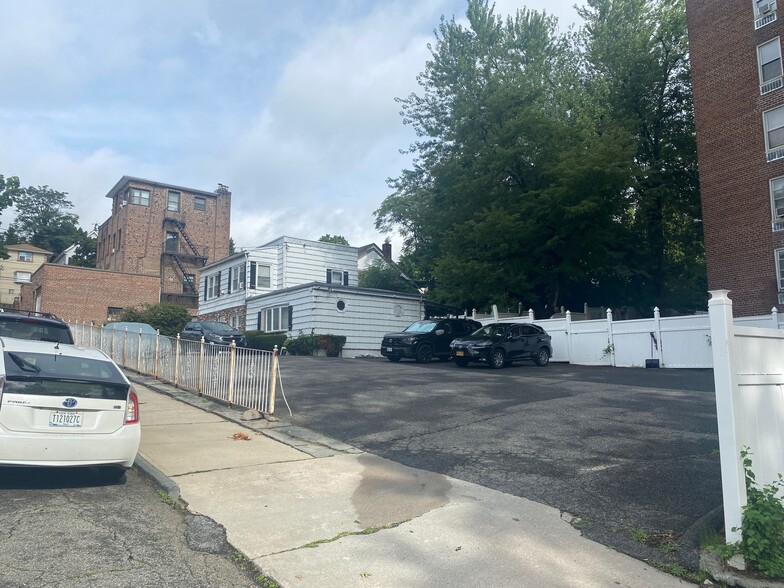 9 New Pl, Yonkers, NY for sale - Primary Photo - Image 1 of 1