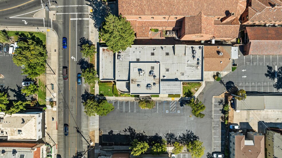 3810 J St, Sacramento, CA for lease - Building Photo - Image 3 of 12