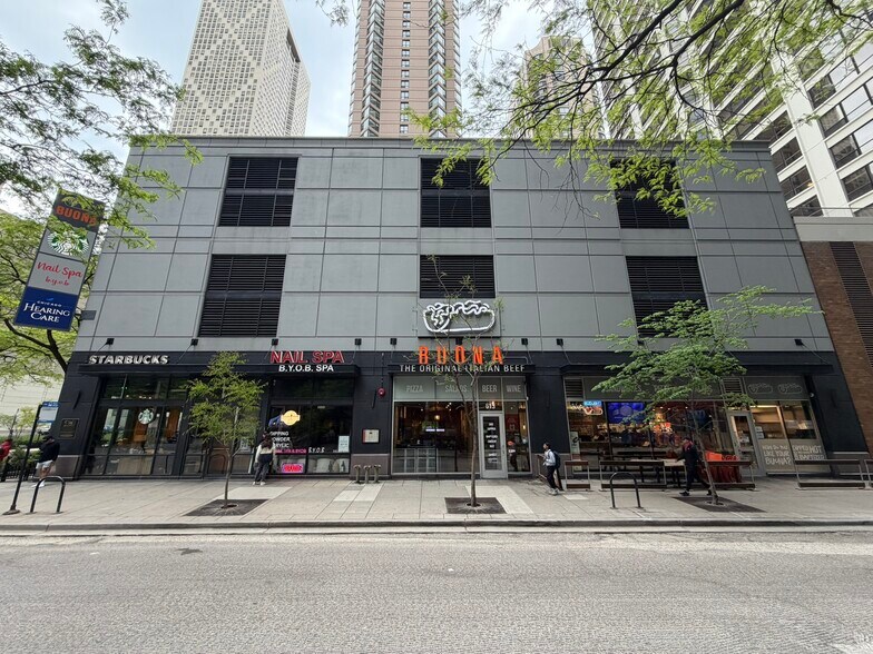 401 E Ontario St, Chicago, IL à louer - Photo du bâtiment - Image 1 de 9