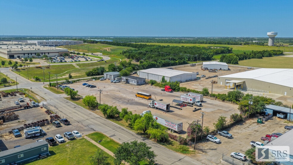 950 Trinity Dr, Mansfield, TX for lease - Building Photo - Image 2 of 4