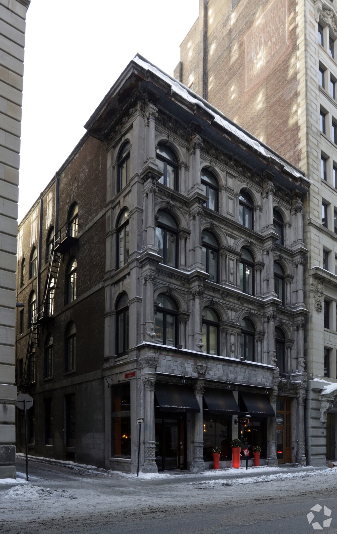 380-384 Rue Saint-Jacques, Montréal, QC for lease Primary Photo- Image 1 of 3