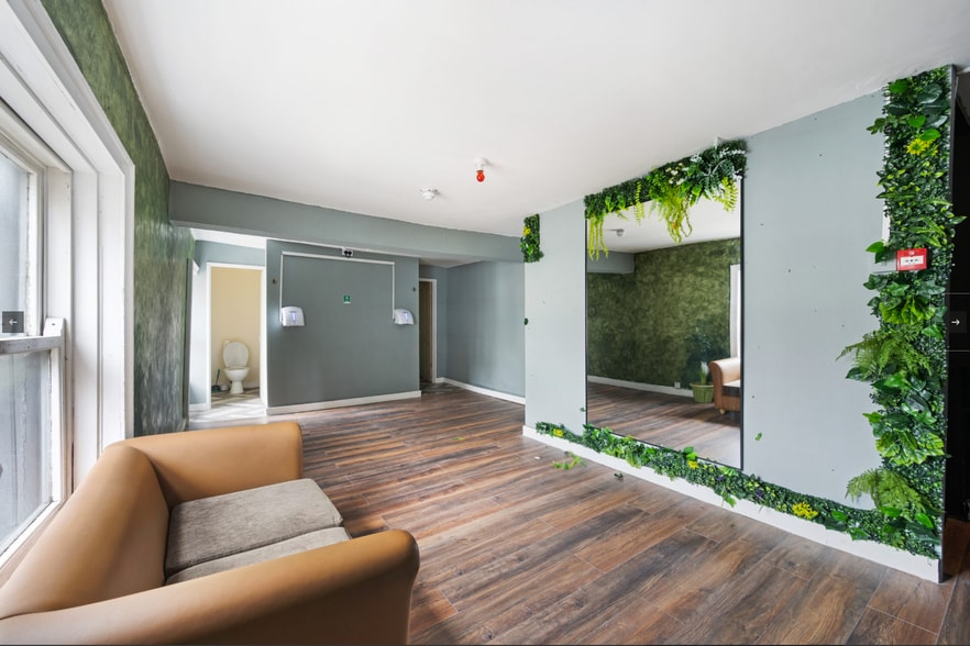12-14 Bank St, Bolton for lease - Interior Photo - Image 3 of 7