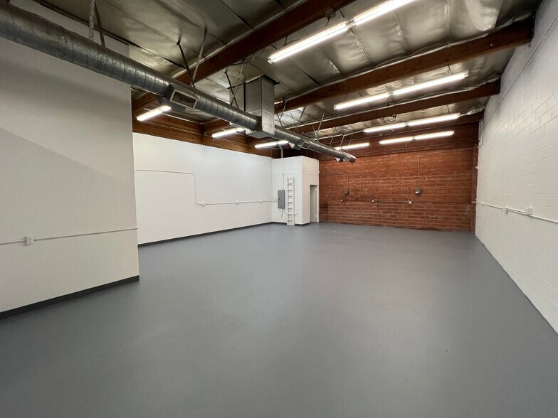 7401 Laurel Canyon Blvd, North Hollywood, CA à louer - Photo du bâtiment - Image 2 de 11