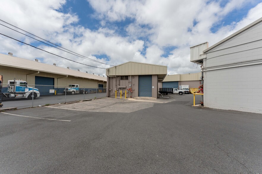 2290 Alahao Pl, Honolulu, HI for lease - Building Photo - Image 3 of 36