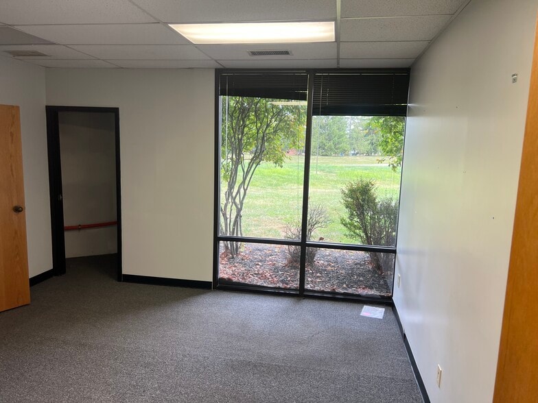 209 Green Meadows Dr S, Lewis Center, OH for lease - Building Photo - Image 3 of 8