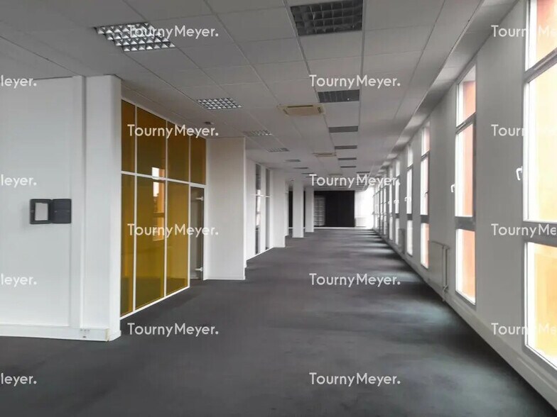 Office in Rennes for lease - Interior Photo - Image 2 of 7