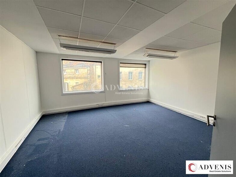 Office in Bordeaux for lease - Interior Photo - Image 3 of 12