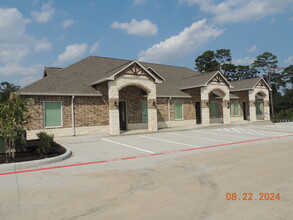 1904 Longmire Rd, Conroe, TX à louer Photo du bâtiment- Image 1 de 12