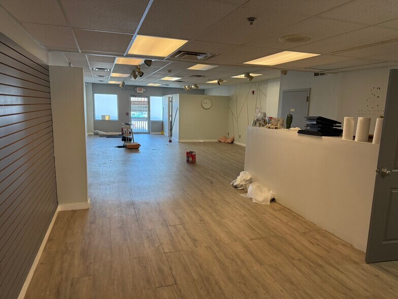 109-133 N York Rd, Willow Grove, PA à louer - Photo du bâtiment - Image 2 de 11