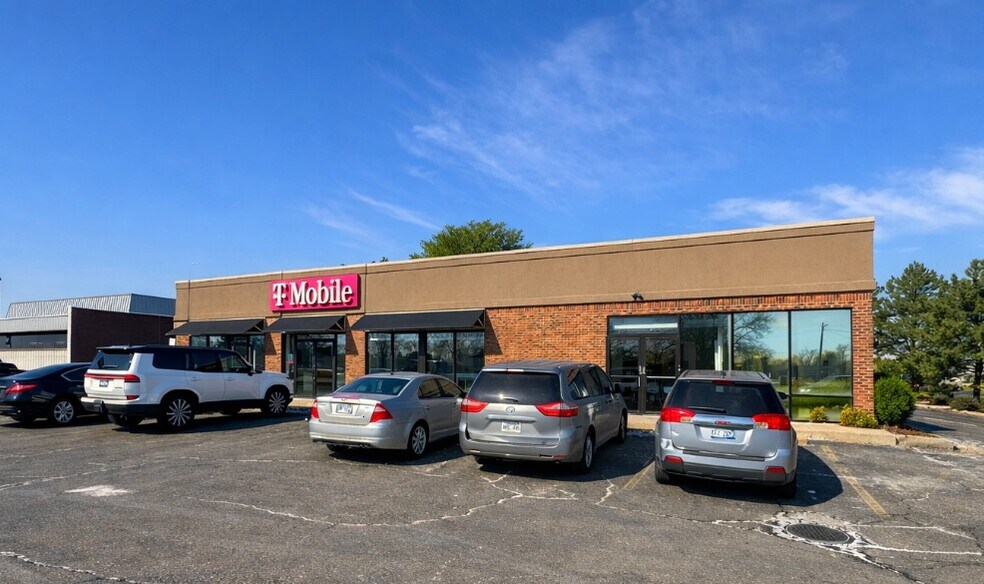 23050 Michigan Ave, Dearborn, MI à louer - Photo du bâtiment - Image 2 de 6