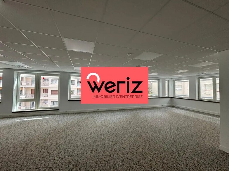 Office in Marseille for lease - Interior Photo - Image 2 of 11